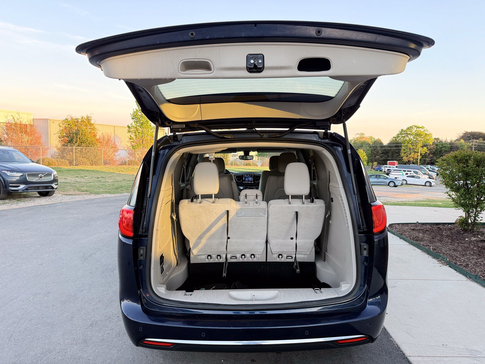 Used 2018 Chrysler Pacifica Touring Plus FWD image 50