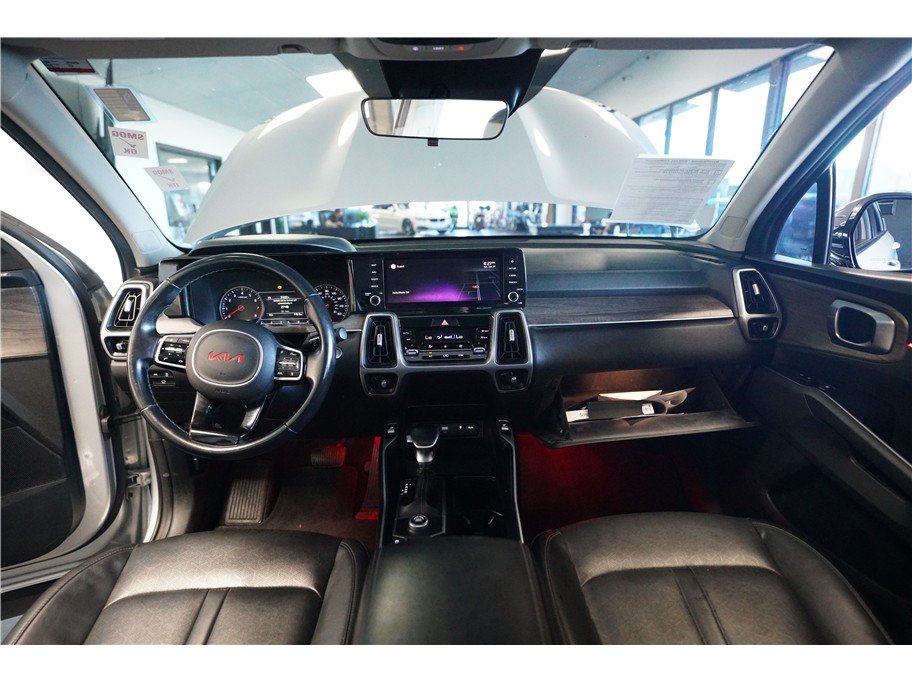 Used 2022 Kia Sorento EX w/ Panoramic Sunroof Package FWD image 14