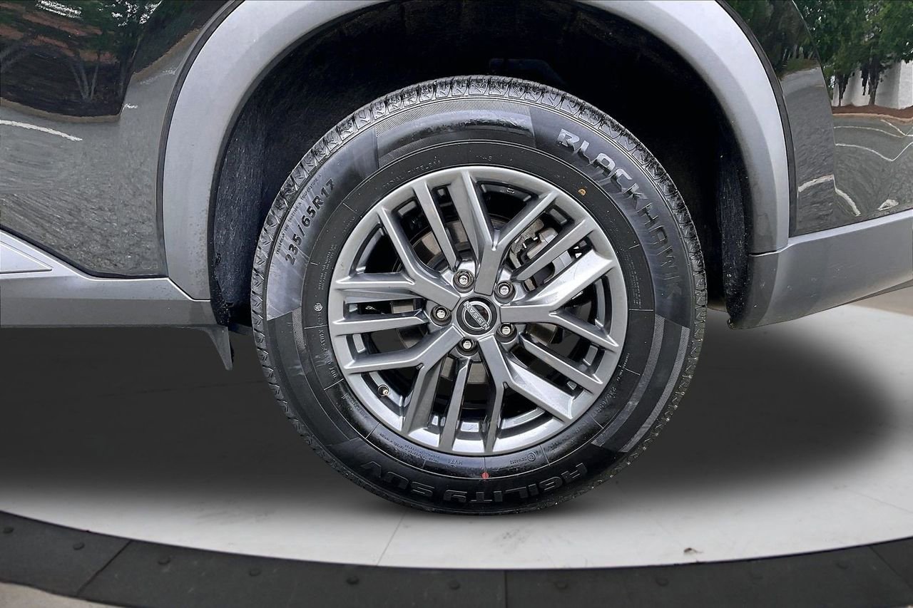 Used 2024 Nissan Rogue S FWD image 35
