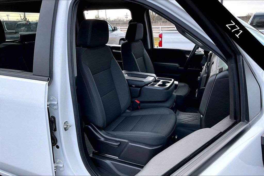 Used 2025 Chevrolet Silverado 2500 Custom w/ Custom Value Package image 27