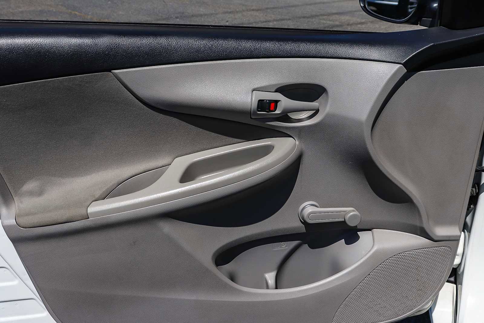 Used 2011 Toyota Corolla L image 22