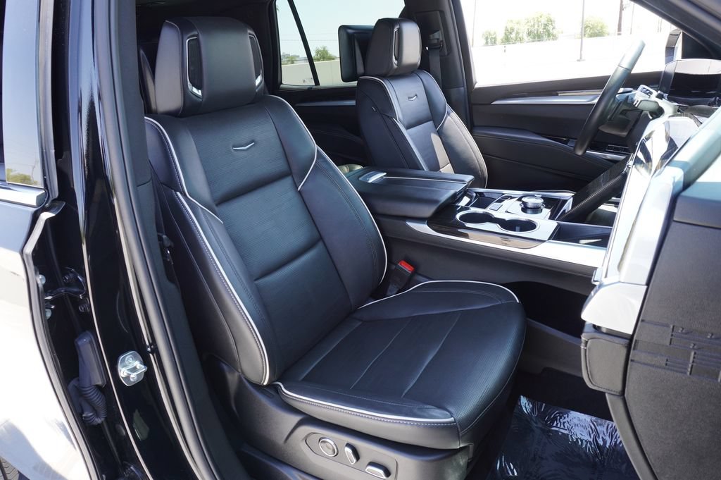 Certified 2025 Cadillac Escalade Premium Luxury AWD/4WD image 13