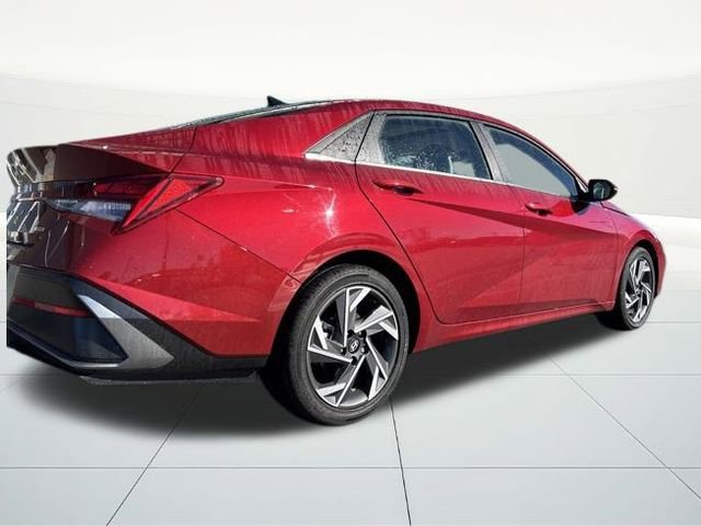 Certified 2025 Hyundai Elantra Limited FWD image 5