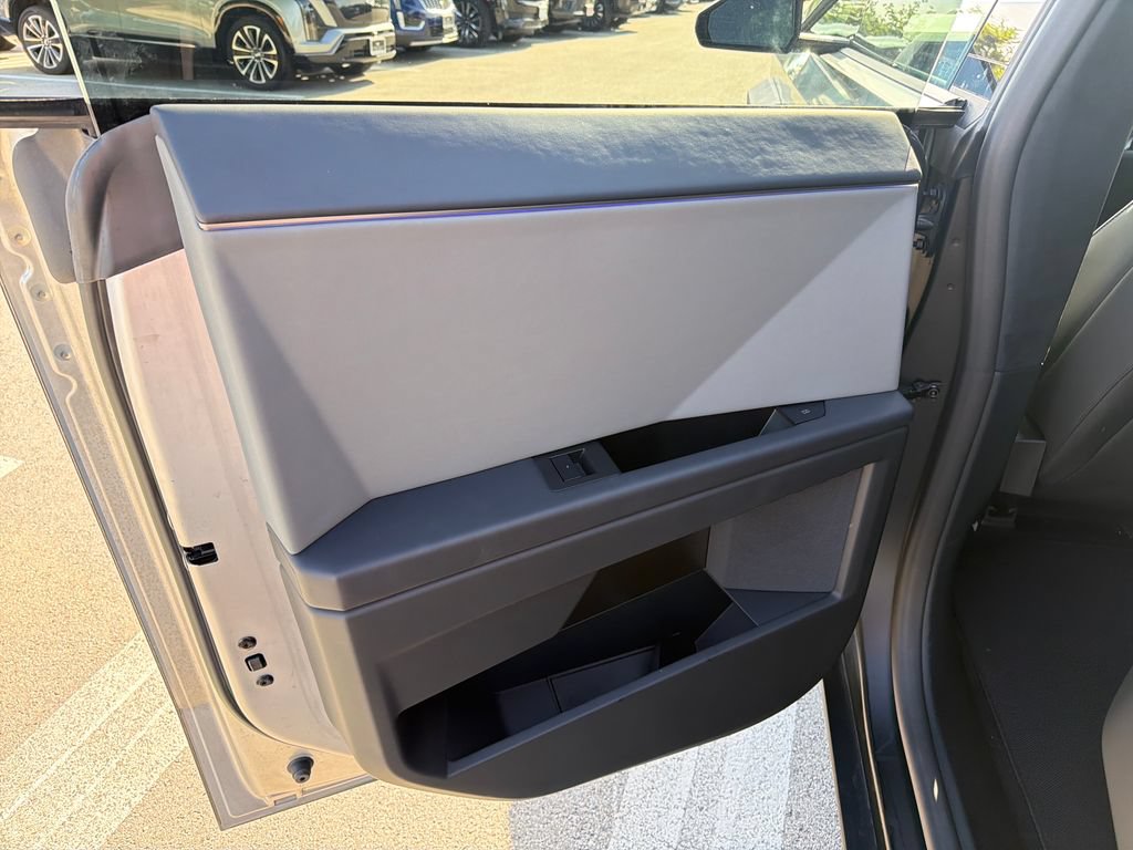 Used 2024 Tesla Cybertruck AWD Crew Cab image 34