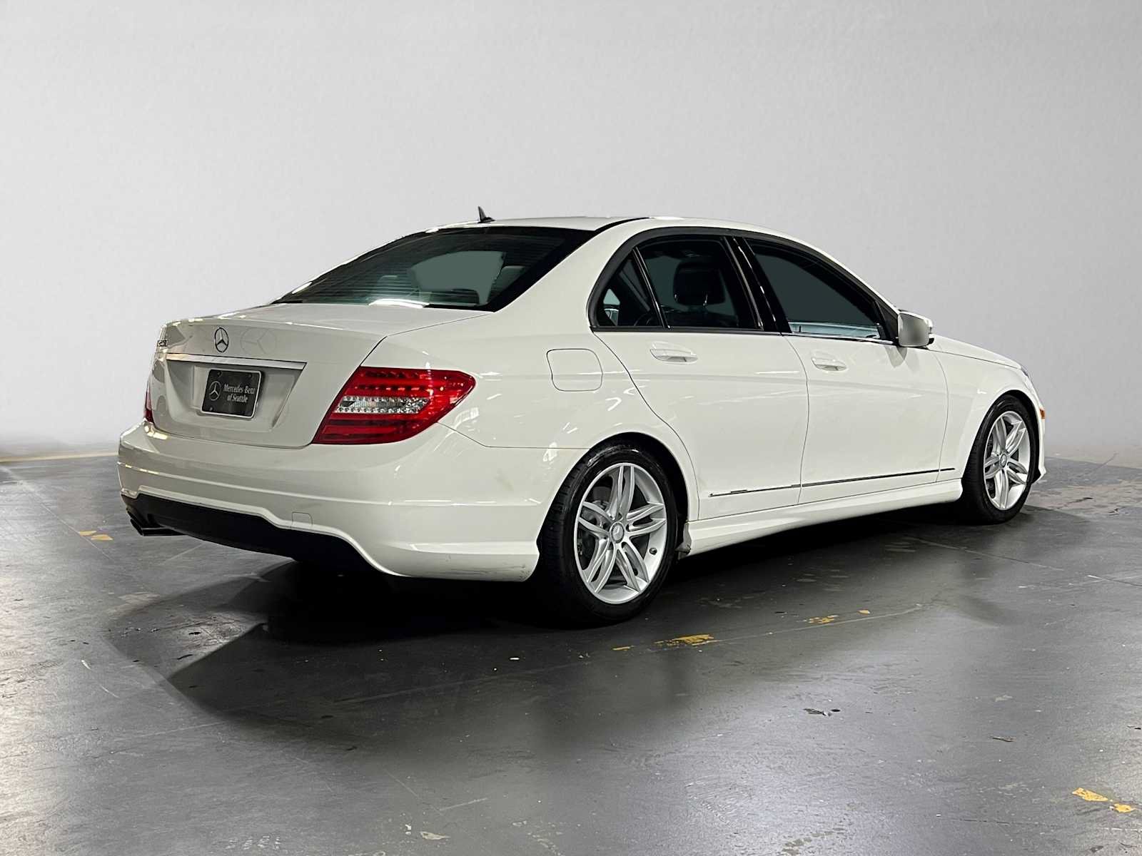 Used 2014 Mercedes-Benz C 250 Sedan image 3