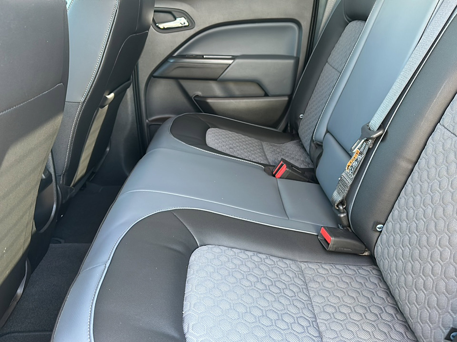 Used 2022 Chevrolet Colorado Z71 w/ Safety Package image 18