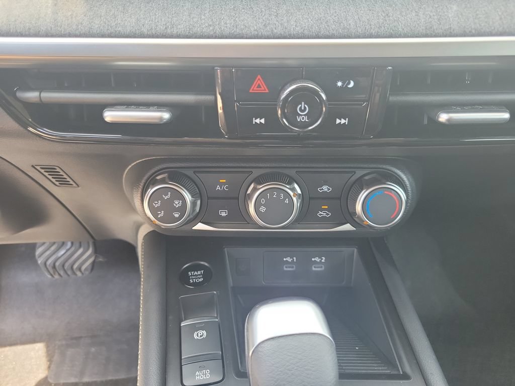 Used 2025 Nissan Kicks SV AWD/4WD image 21