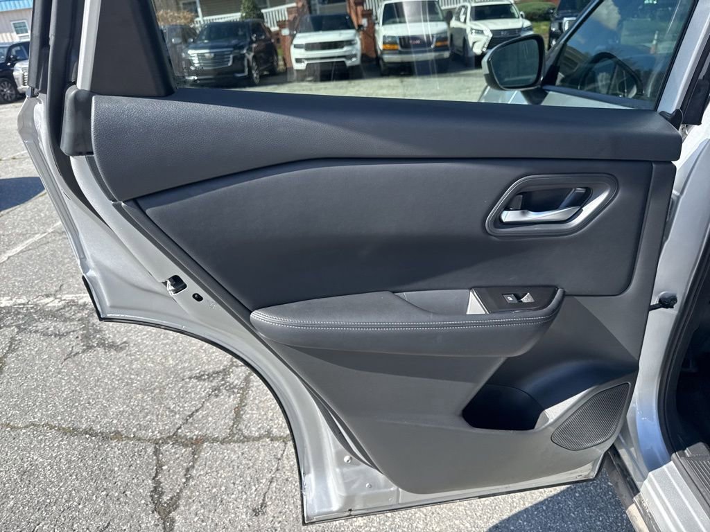Used 2025 Nissan Rogue SV image 25