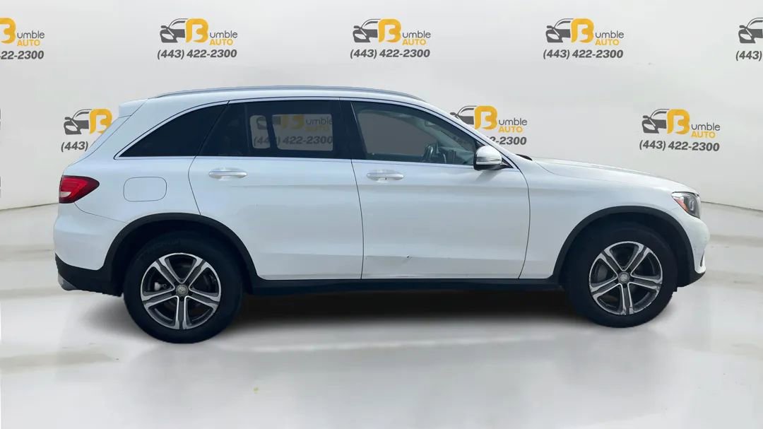 Used 2017 Mercedes-Benz GLC 300 4MATIC image 4