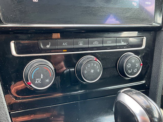 Used 2019 Volkswagen GTI SE FWD image 23