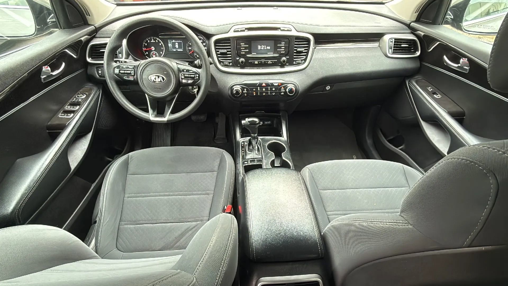 Used 2017 Kia Sorento LX image 30