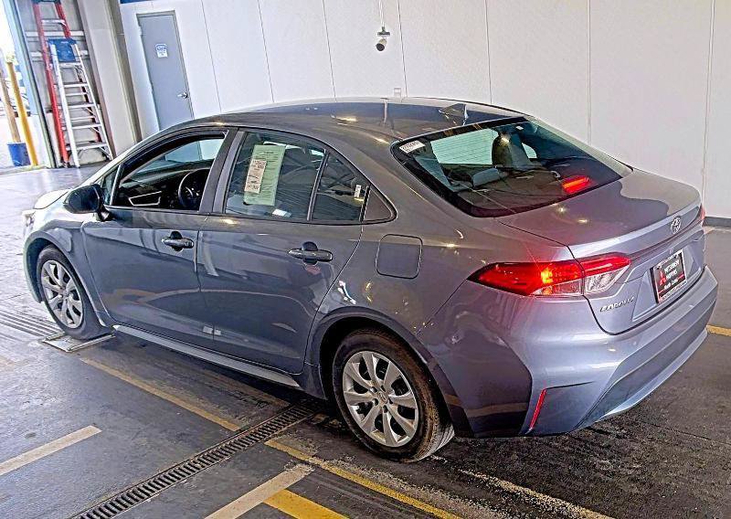 Used 2022 Toyota Corolla LE FWD image 3