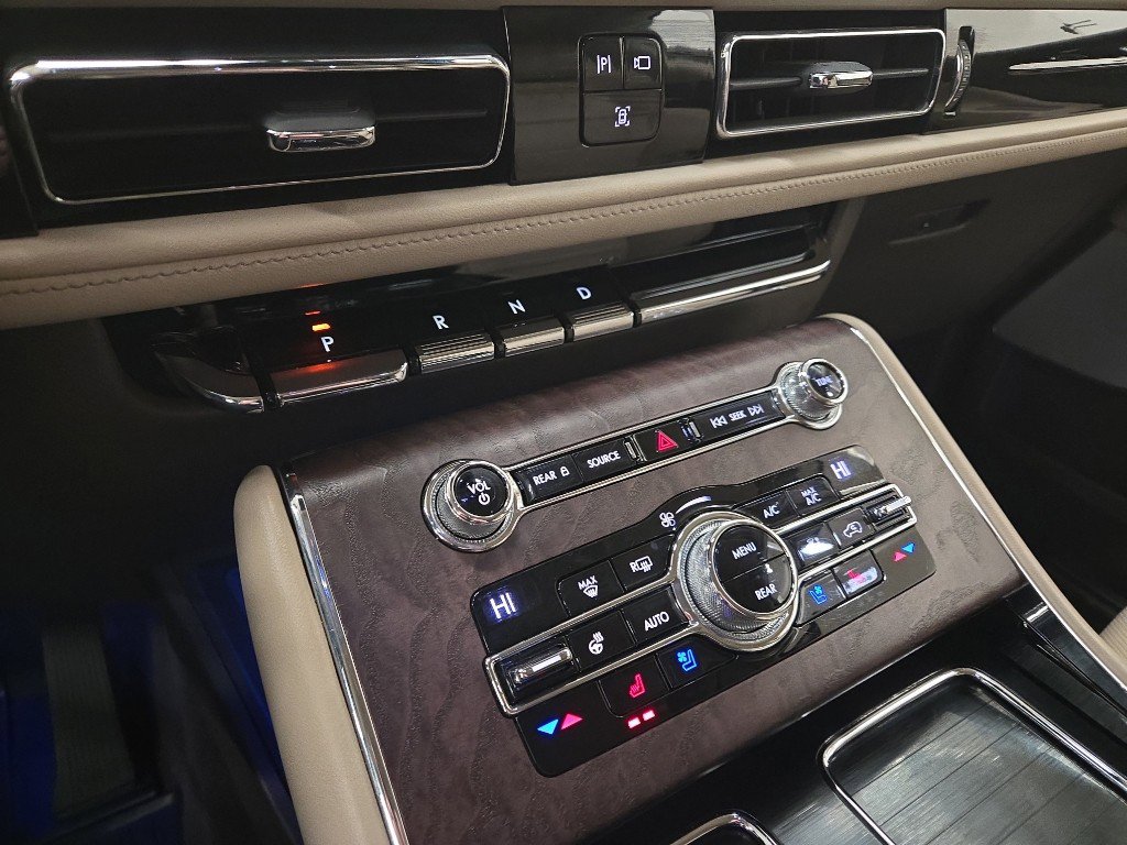 Used 2020 Lincoln Aviator Reserve w/ Equipment Group 201A image 18