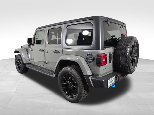Used 2022 Jeep Wrangler Unlimited Sahara w/ Cold Weather Group AWD/4WD image 5