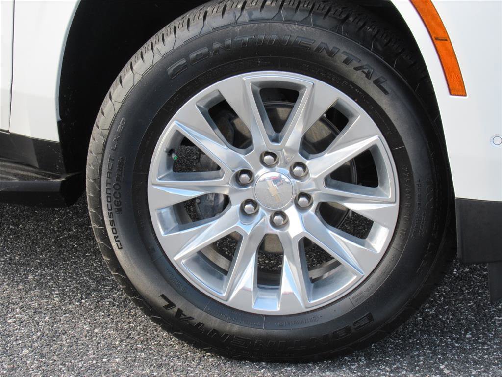 Used 2025 Chevrolet Suburban Premier image 7