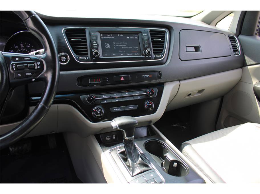 Used 2017 Kia Sedona LX w/ LX Essentials Premium Package FWD image 20