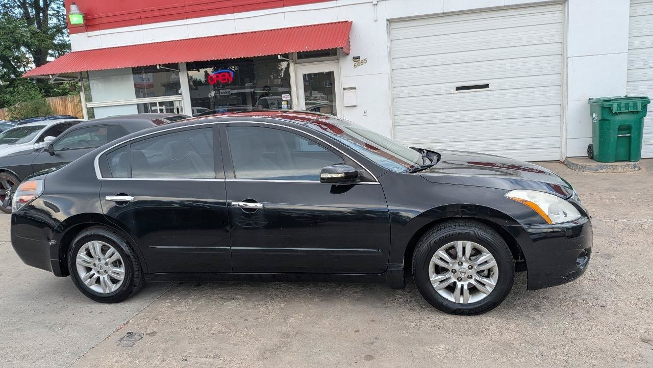 Used 2011 Nissan Altima 2.5 SL w/ 2.5SL Pkg FWD image 4