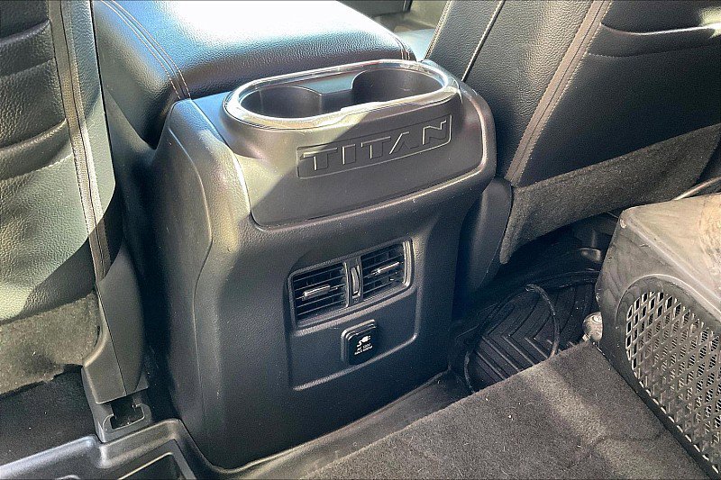 Used 2018 Nissan Titan SL image 10