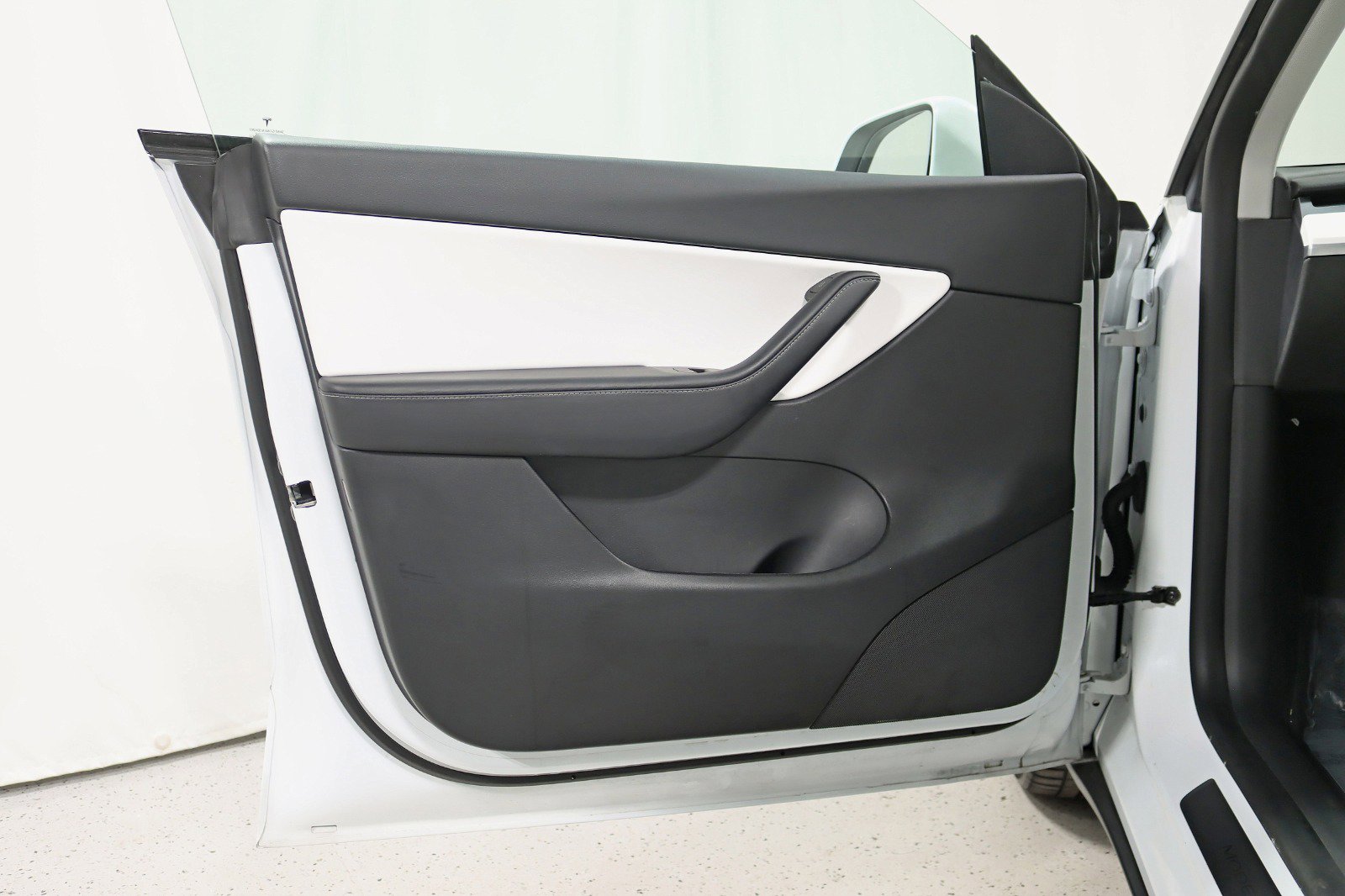 Used 2022 Tesla Model Y Long Range image 33