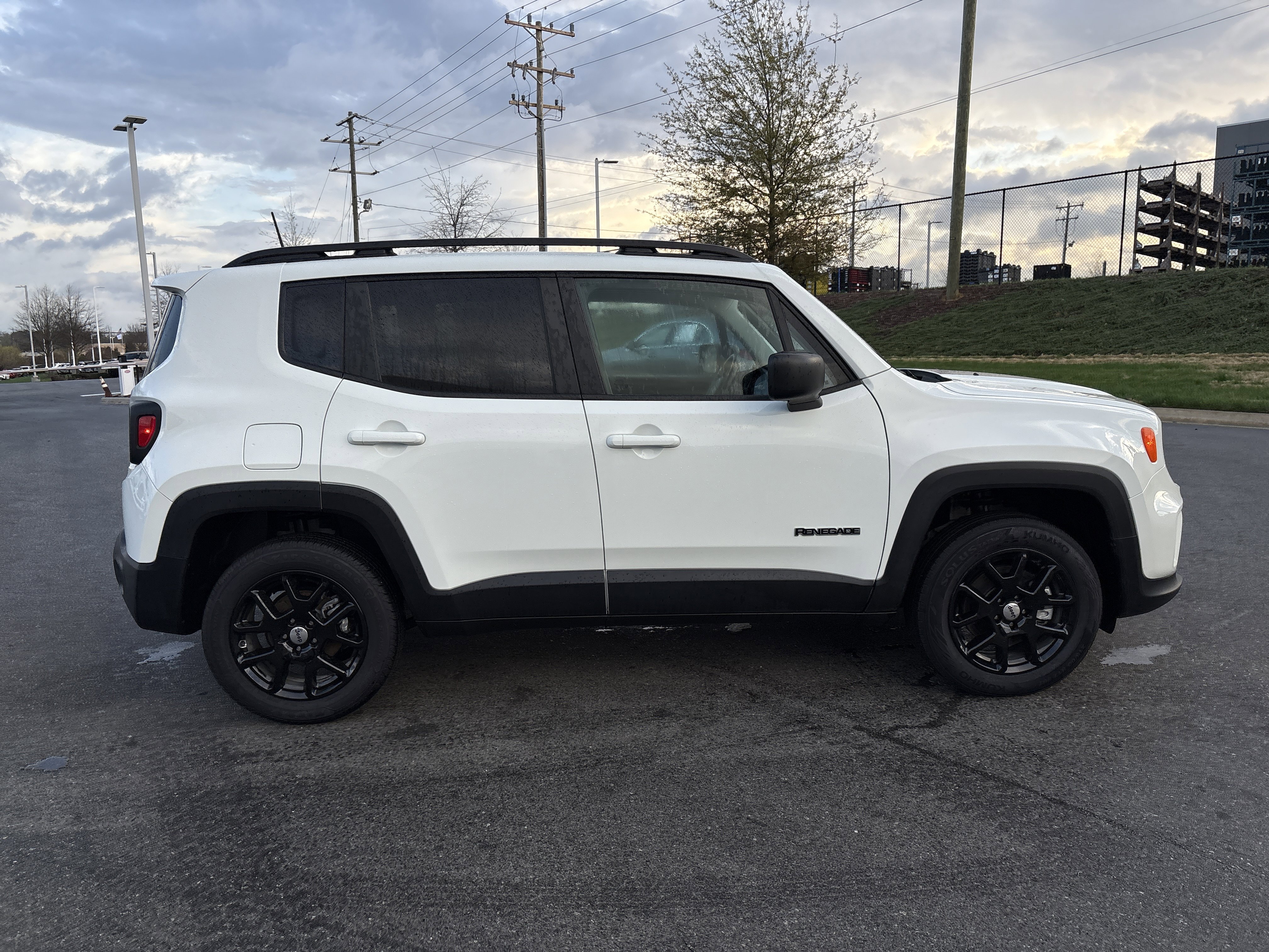 Certified 2023 Jeep Renegade Latitude w/ Premium Group image 10