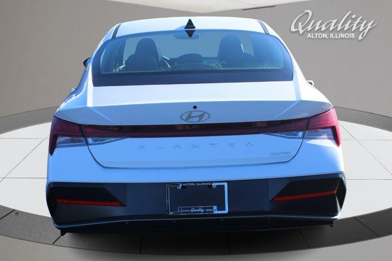 Used 2025 Hyundai Elantra Limited FWD image 5