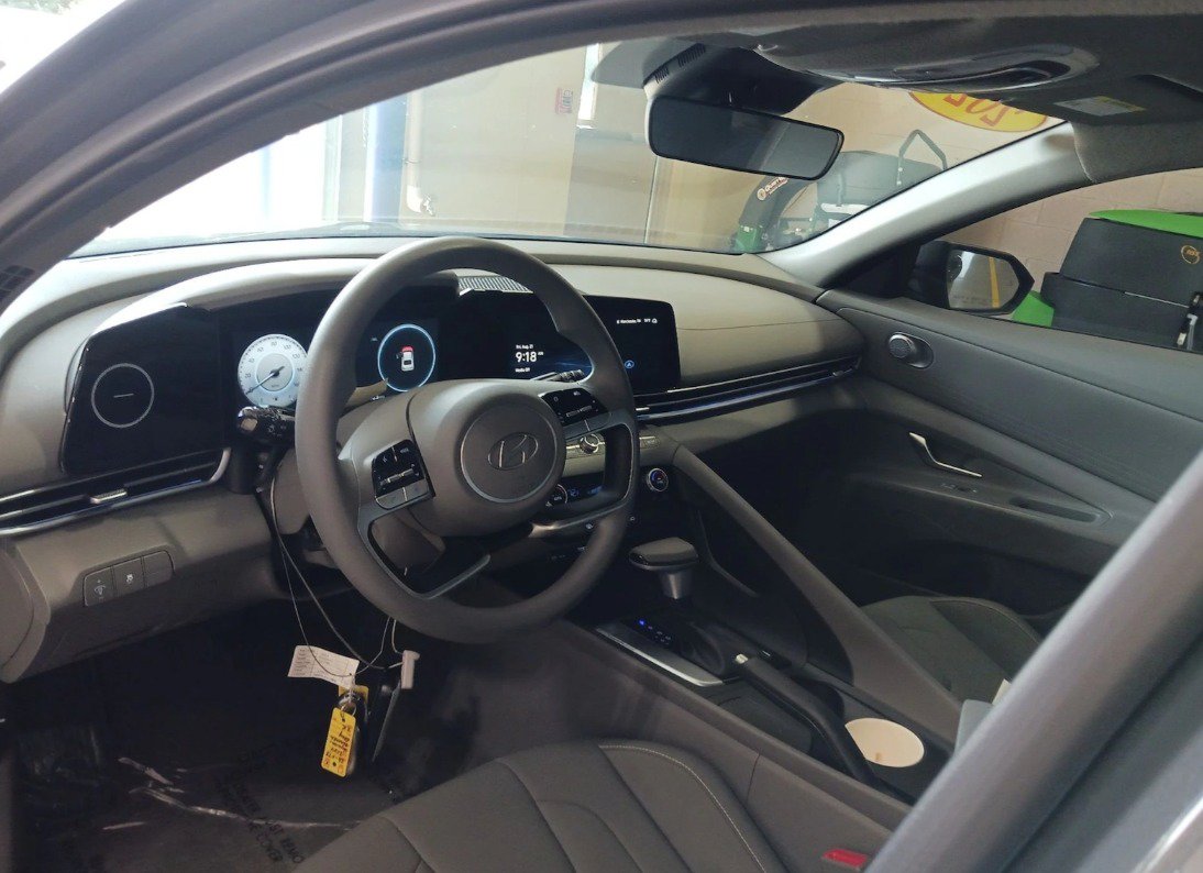 Used 2024 Hyundai Elantra SEL FWD image 8