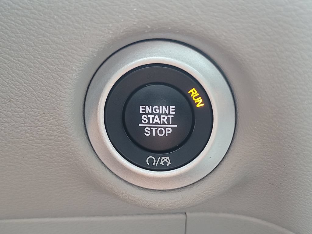 Used 2024 Chrysler Pacifica Touring-L FWD image 28