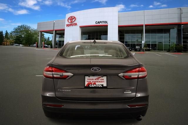 Used 2019 Ford Fusion SE FWD image 4