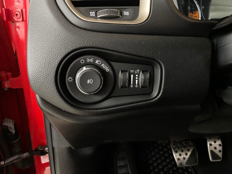Used 2016 Jeep Renegade Latitude w/ Cold Weather Group image 39