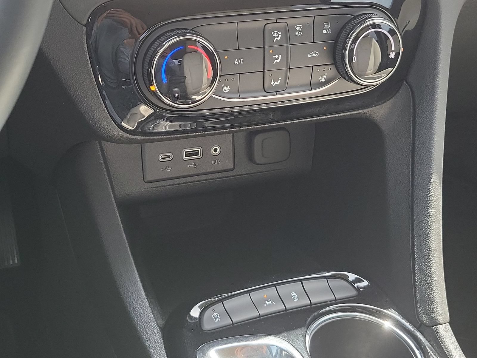 Used 2023 Buick Encore GX Preferred w/ Cold Weather Comfort Package FWD image 34