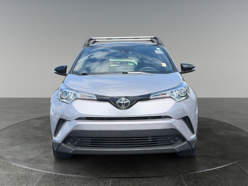 Used 2019 Toyota C-HR XLE FWD image 2