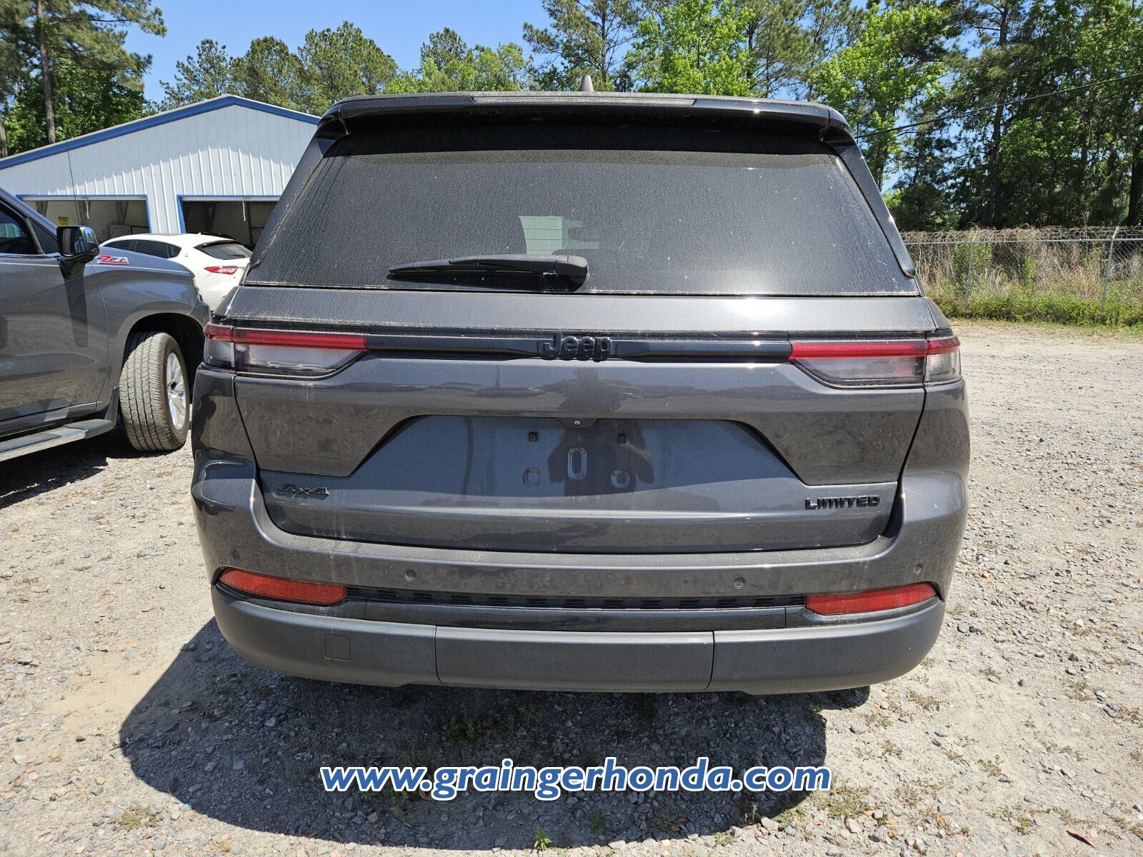 Used 2024 Jeep Grand Cherokee Limited w/ Black Appearance Package AWD/4WD image 9