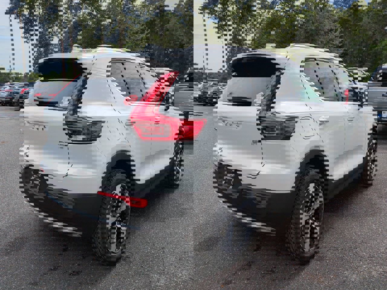 New 2025 Volvo XC40 B5 Core w/ Protection Package Premier image 4