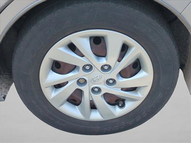 Used 2017 Hyundai Elantra SE image 12