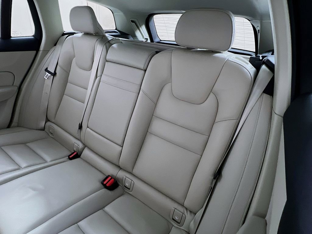 Used 2021 Volvo V60 T5 Momentum w/ Climate Package image 20