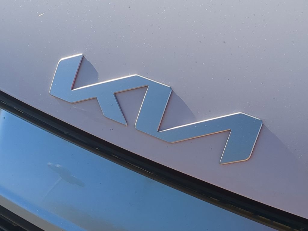 Used 2025 Kia Sportage SX image 32