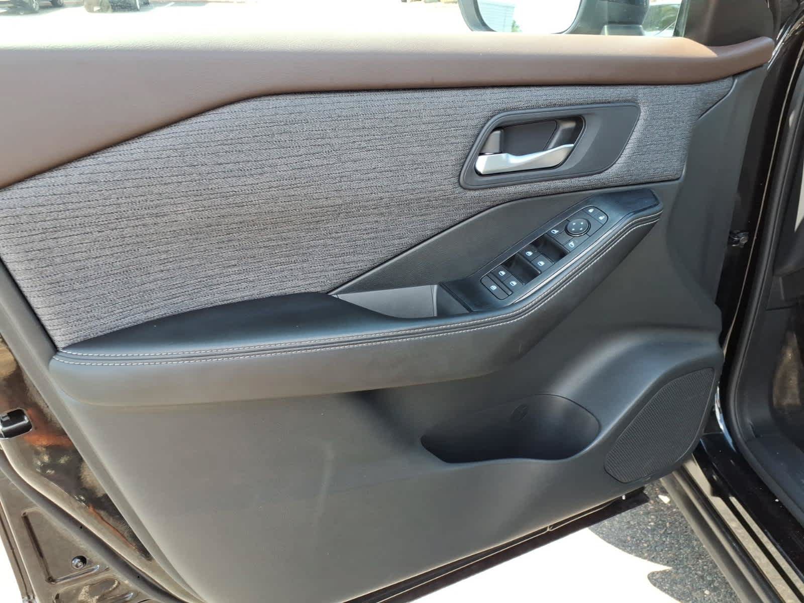 Certified 2021 Nissan Rogue SV AWD/4WD image 10