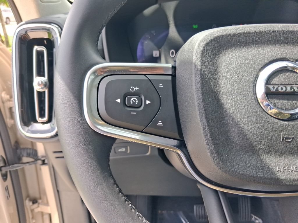 Certified 2025 Volvo XC40 B5 Ultra w/ Protection Package AWD/4WD image 19