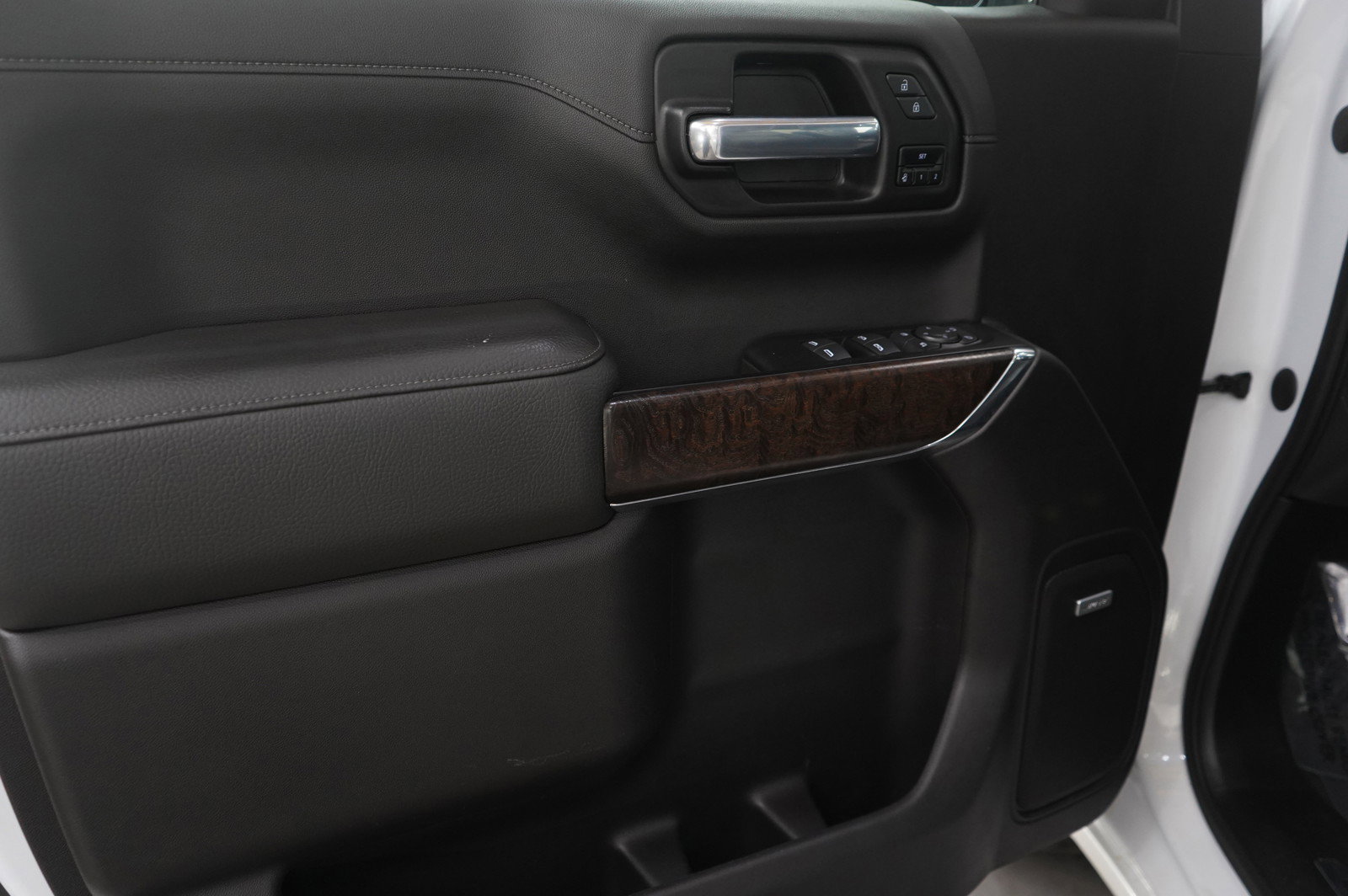 Used 2020 GMC Sierra 1500 Denali w/ Denali Premium Package AWD/4WD image 16