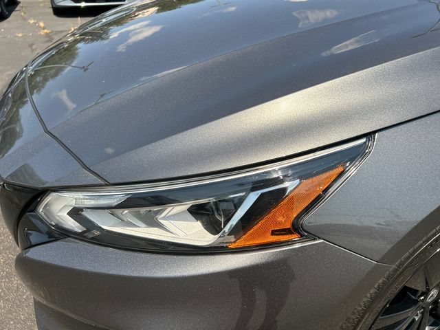 Certified 2022 Nissan Altima 2.5 SR w/ Midnight Edition Package AWD/4WD image 7