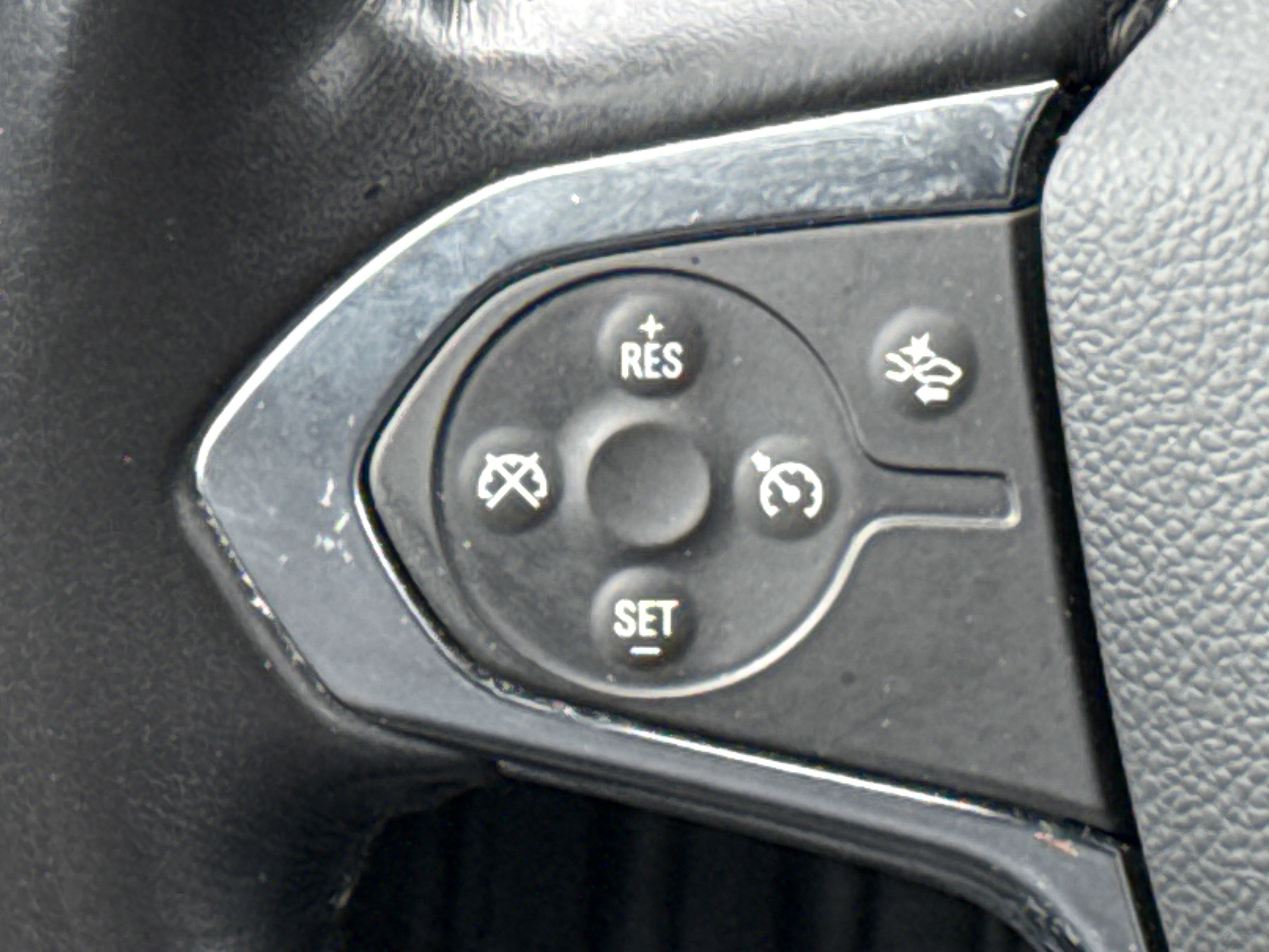 Used 2022 Chevrolet Traverse LT FWD image 19