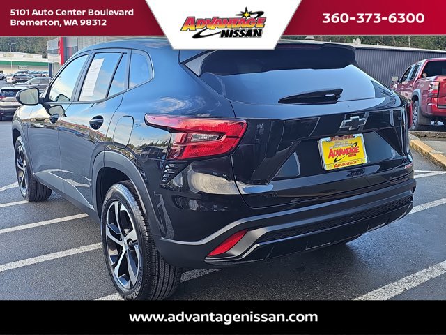 Used 2024 Chevrolet Trax RS FWD image 3