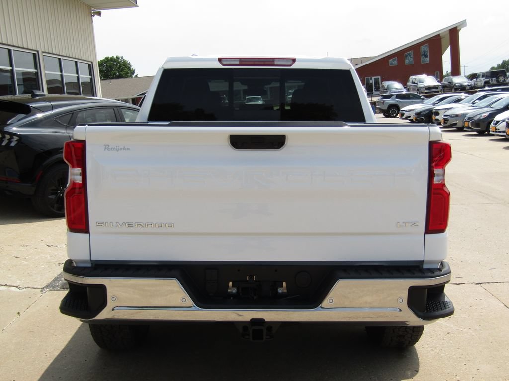 New 2026 Chevrolet Silverado 1500 LTZ w/ LTZ Premium Package AWD/4WD image 4