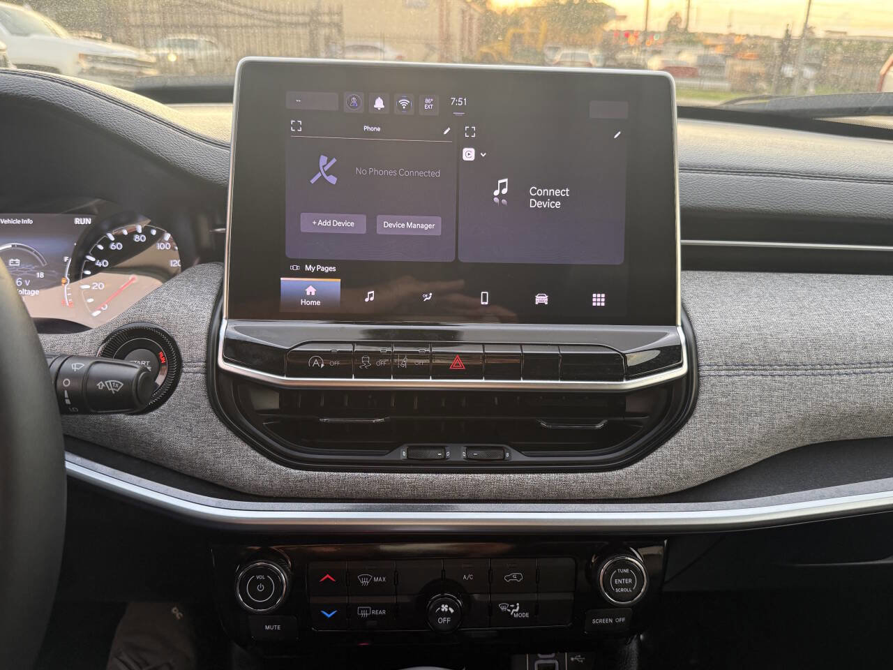 Used 2024 Jeep Compass Latitude image 14