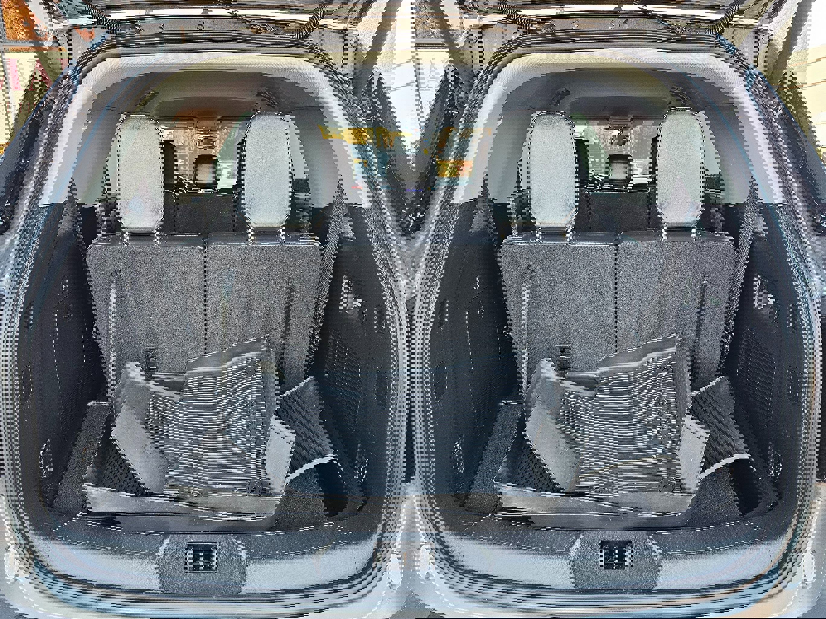 Used 2022 Ford Explorer XLT w/ Equipment Group 202A RWD image 28