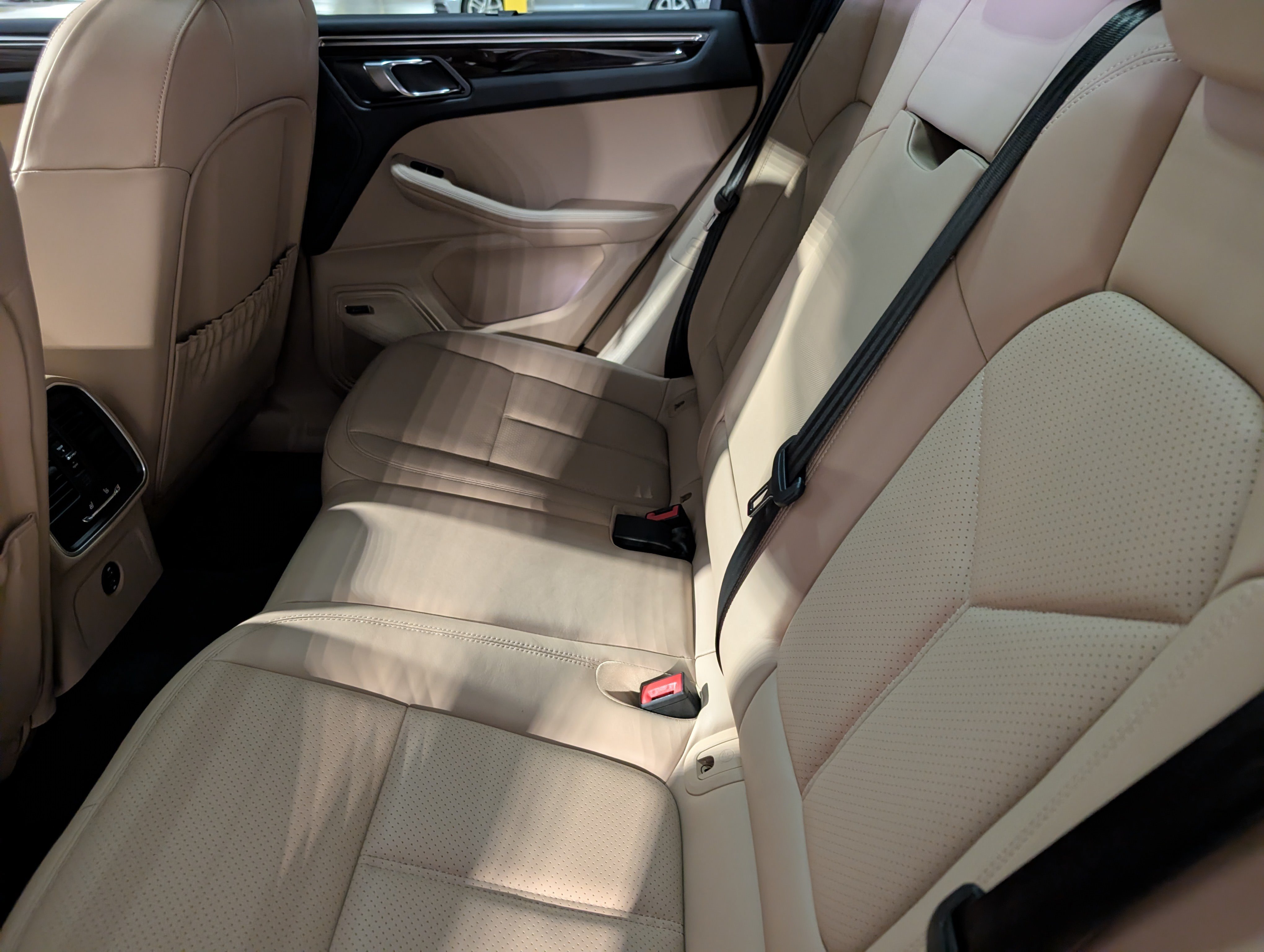 Certified 2026 Porsche Macan AWD/4WD image 23