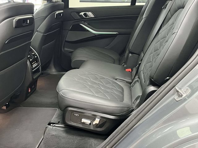 Used 2025 BMW X7 xDrive40i w/ Premium Package AWD/4WD image 17