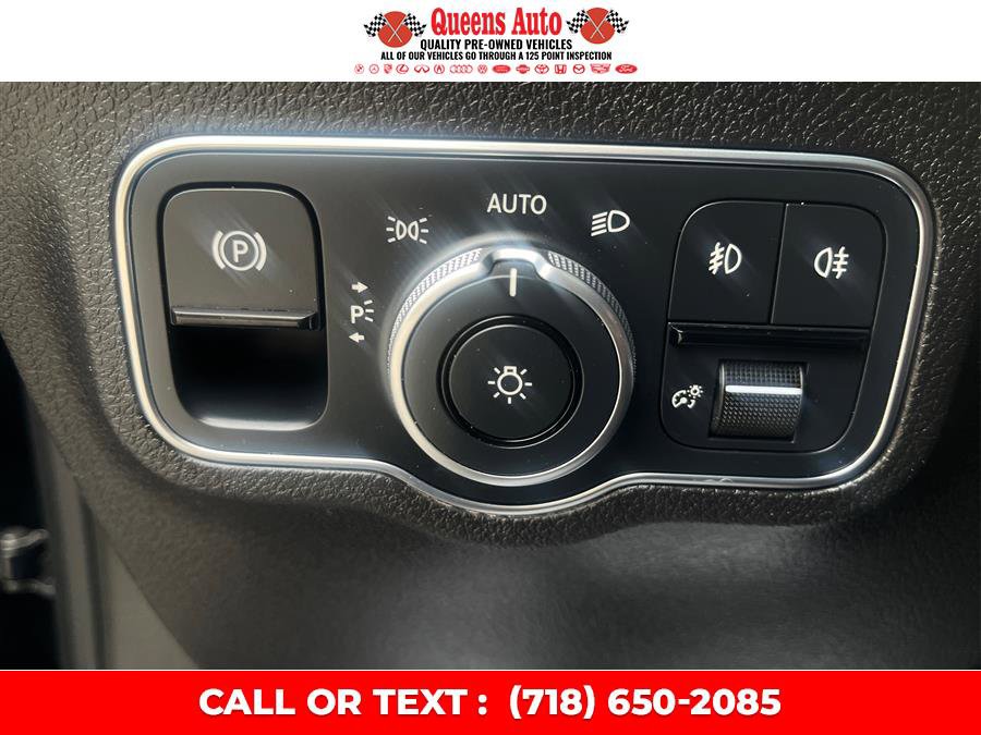 Used 2021 Mercedes-Benz GLB 250 4MATIC w/ Premium Package image 50
