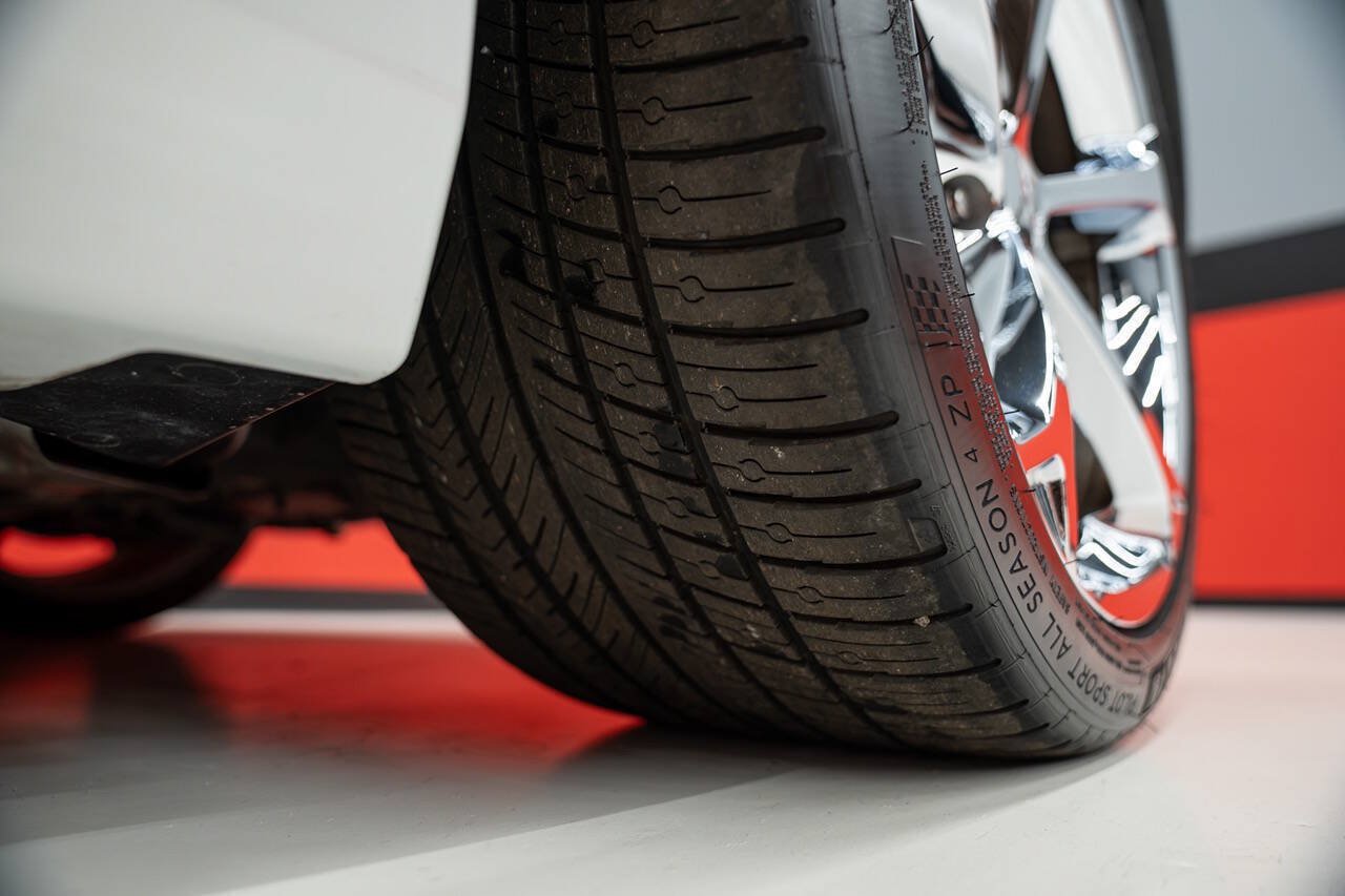 Used 2013 Chevrolet Corvette Grand Sport w/ 2LT Preferred Equipment Group RWD image 35