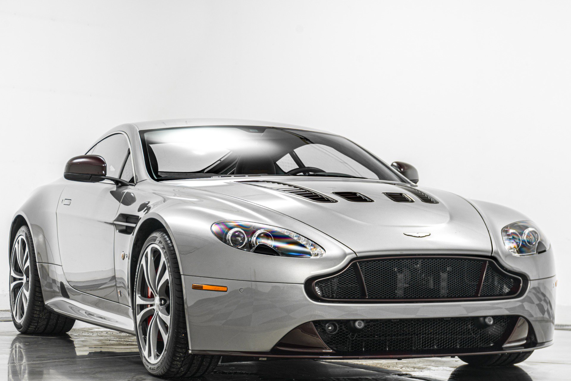 Used 2017 Aston Martin V12 Vantage S image 3